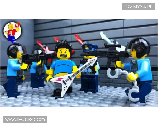 一群人参与警察抓小偷的欢乐互动游戏场景描写与趣味体验